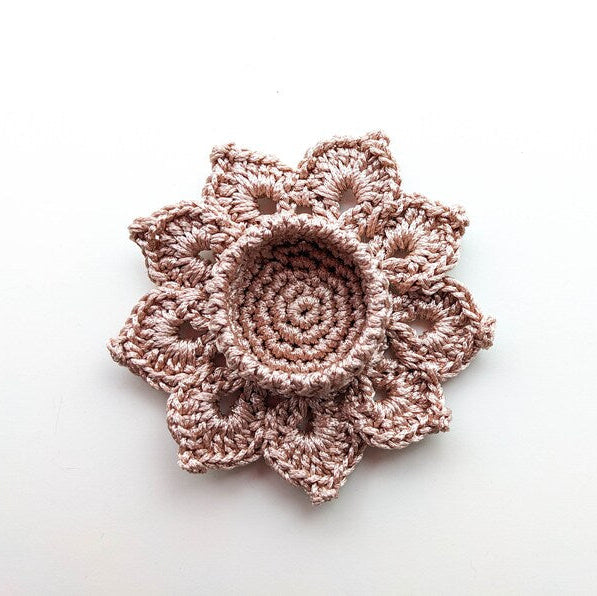 Photophore, création artisanale au crochet. Origine Champagne.